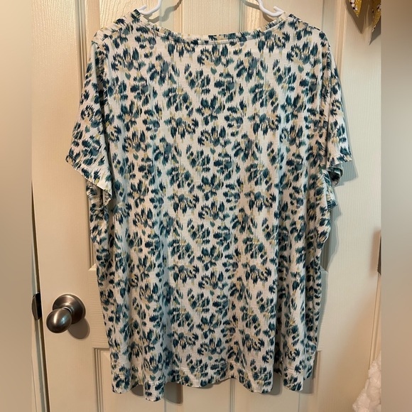 Old Navy Teal and White Patterned Short Sleeve Top - Picture 2 of 3
